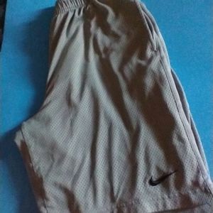 Nike shorts size M